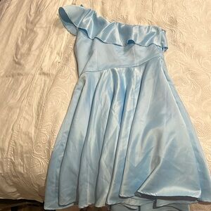 Beautiful NWT baby blue party juniors dress